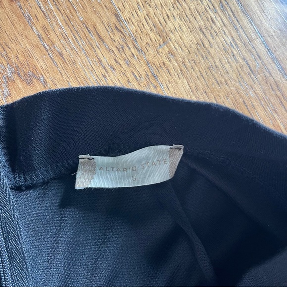 Altar’d State Women's Ruffle Hem Skorts black size small zipper in back - Picture 4 of 4